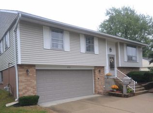 531 Newberry Dr, Streamwood, IL