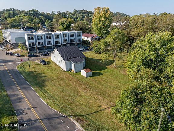 3rd image of 1013 Phillips Ave