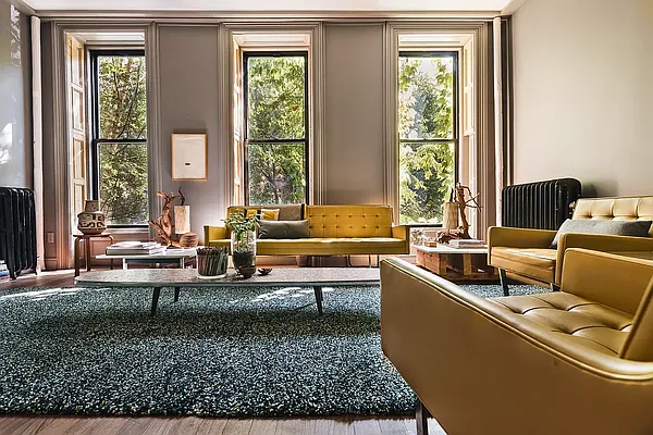 Rented by Gulia Wang, LREB | media 54