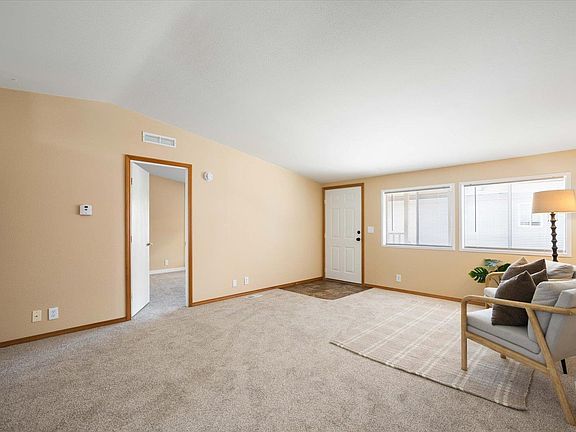 5th image of 84 Ridgecliff Dr