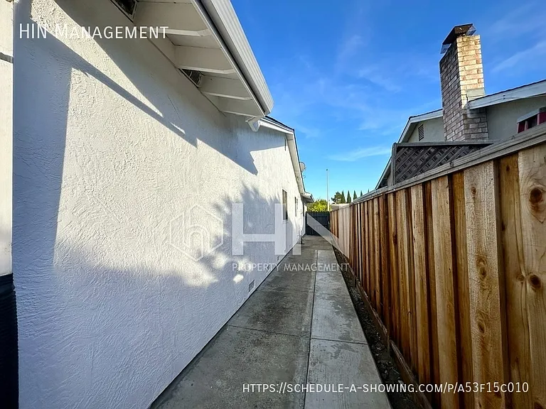 5881 Saint Matthew Dr #- — Photo 29
