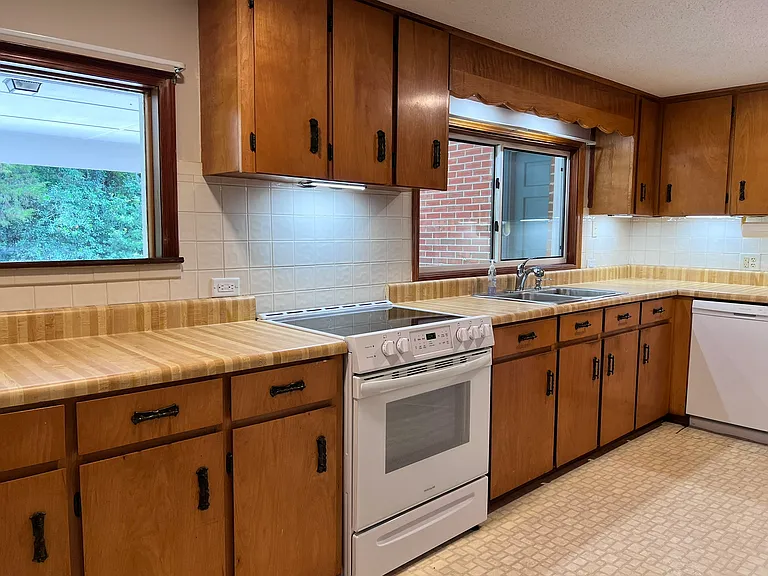 5246 Old River Rd — Photo 9