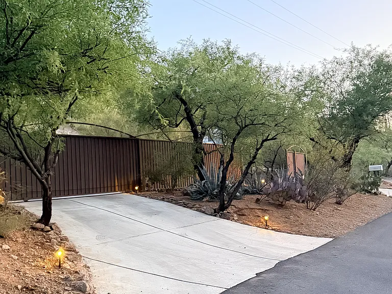 2415 W Irvington Pl — Photo 35