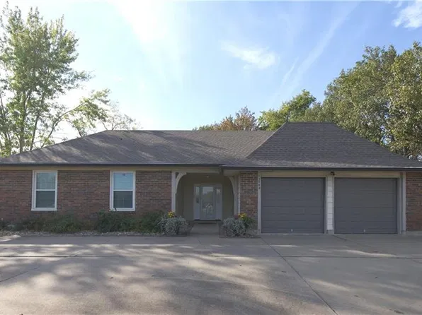 13742 Byars Rd, Grandview, MO 64030