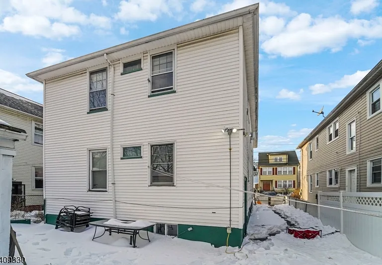 168 Carolina Ave — Photo 10
