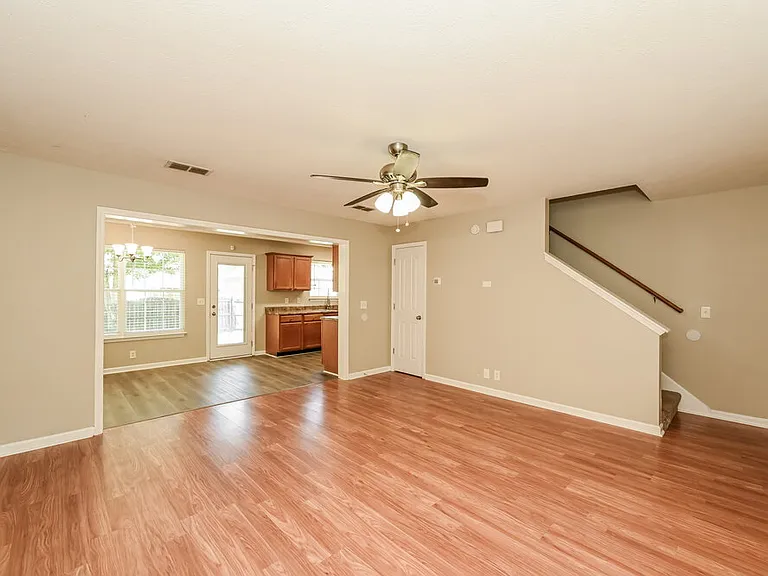 843 Kanatak Ln — Photo 5