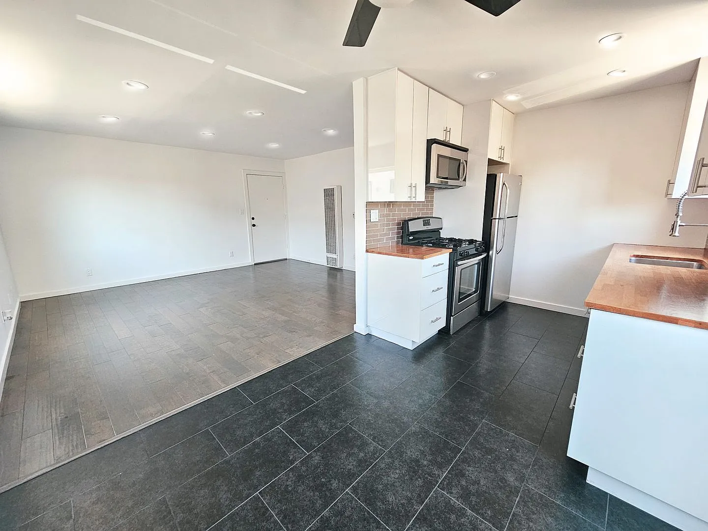 2 bed, 825 sqft, $2,745 — Photo 1