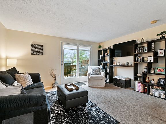 4th image of 1023 Elm Ct