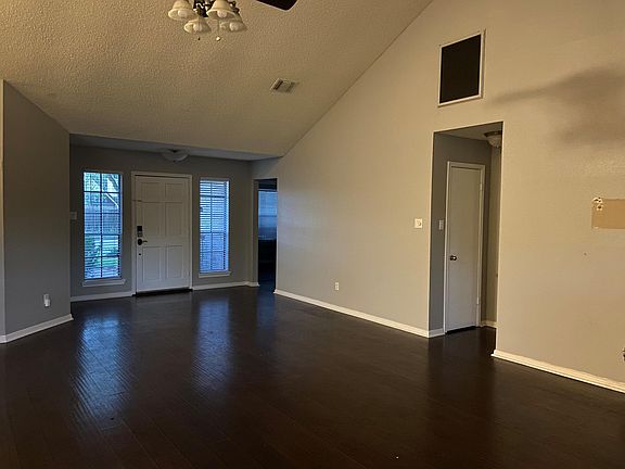4th image of 3115 Southdown Dr
