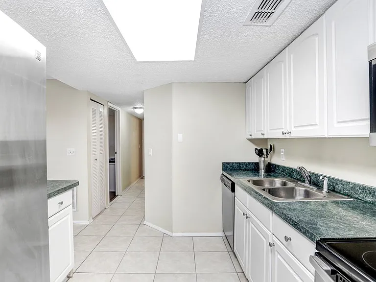 134 Sycamore Ln #F — Photo 11