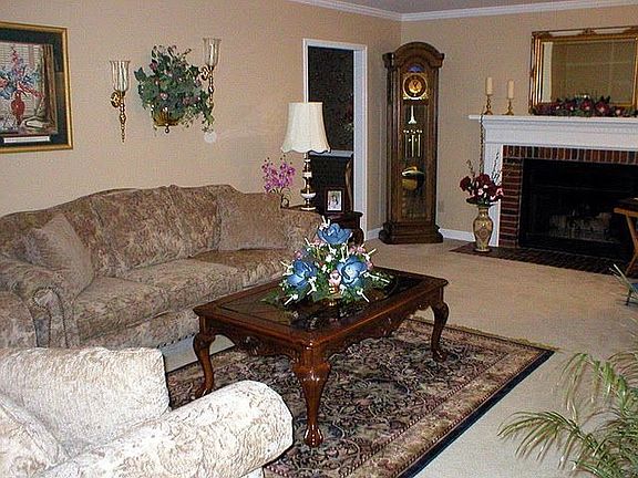 Formal Living Room w/Fireplace
