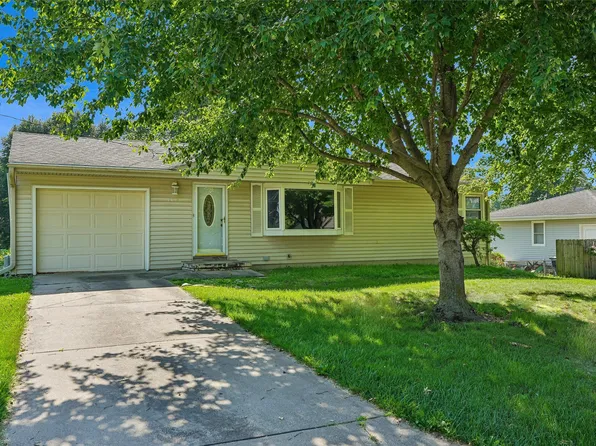 8041 Crestview Dr, Des Moines, IA 50320