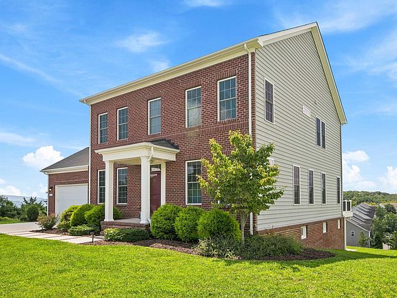 5th image of 402 Sterling Heights Ln