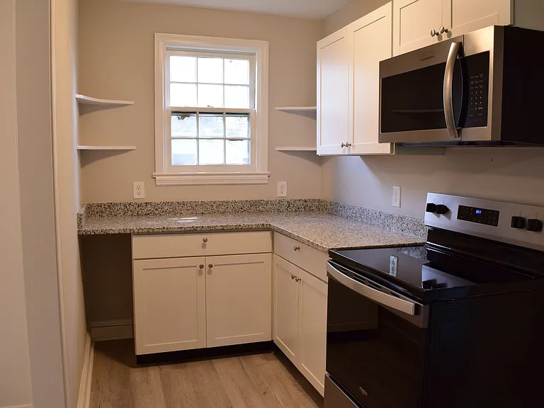 3223 Edgewood Ave — Photo 2