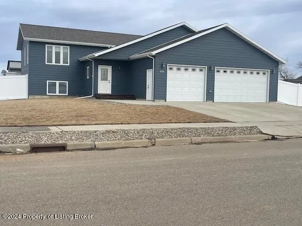 405 37th St E, Dickinson, ND 58601