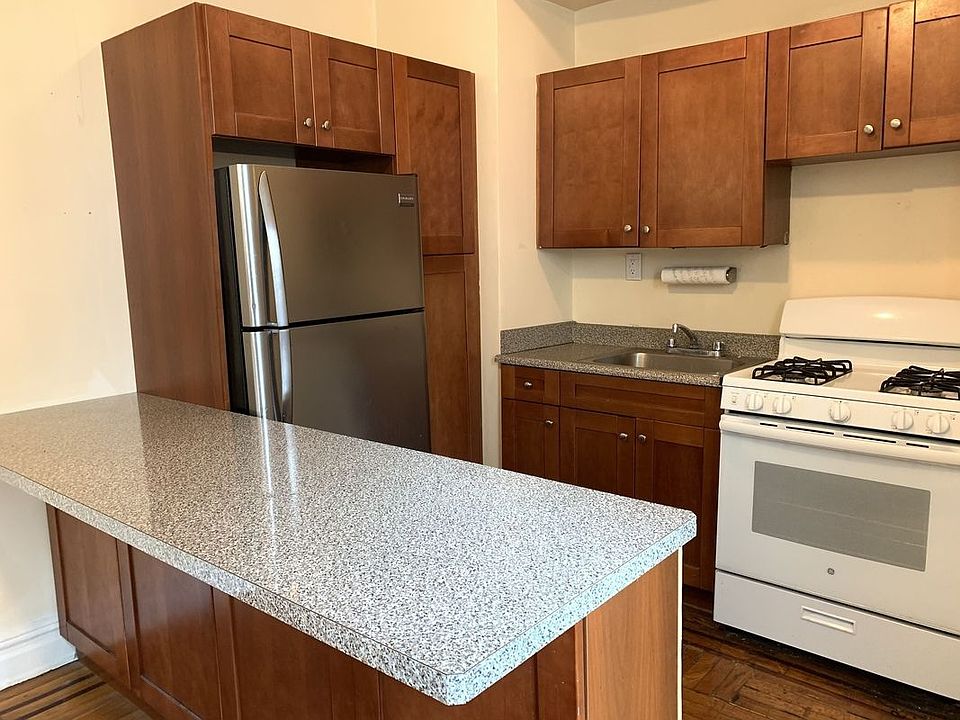1st image of 21 E 21st St APT 4B