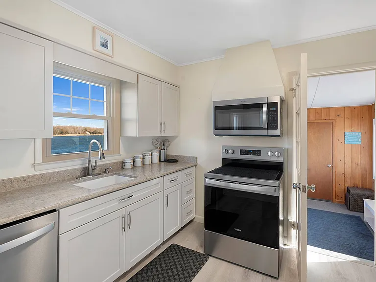 31 Harbor Dr — Photo 10
