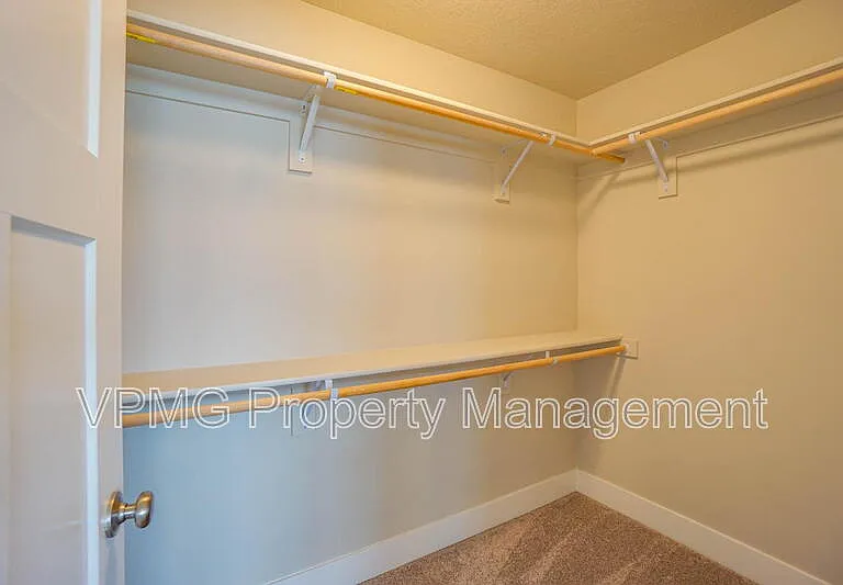 2928 NW 16th St — Photo 32