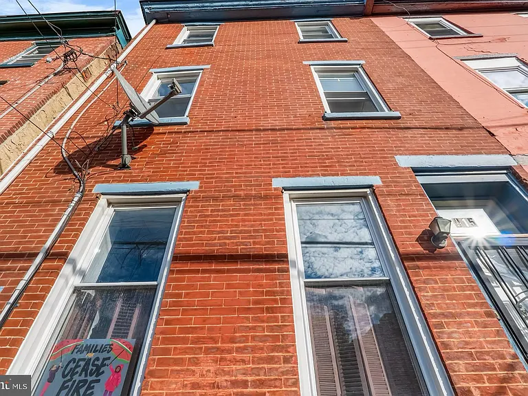 915 N 6th St — Photo 41