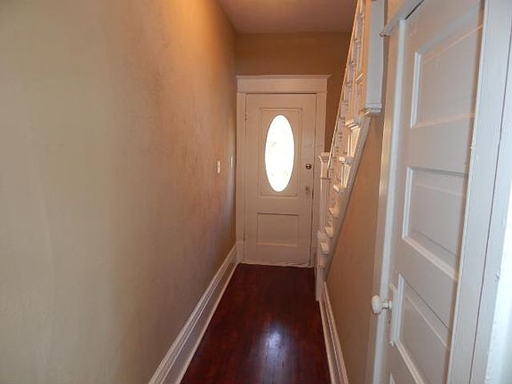 2nd image of 162 Annapolis St W