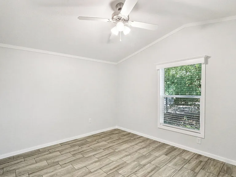 Woodview — Photo 34