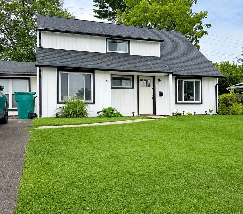 6 Roundwood Ln