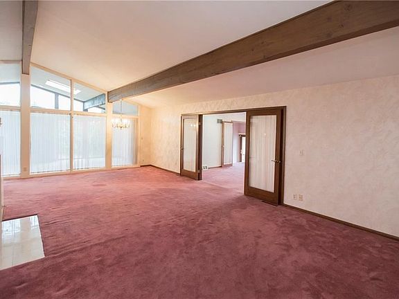4th image of 2724 Country Club Blvd