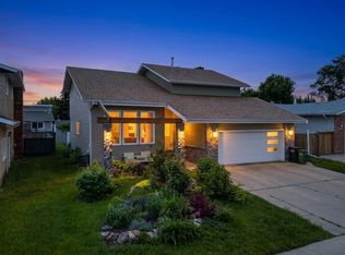 2712 104th St NW, Edmonton, AB T6J 4G8