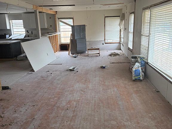 2nd image of 4102 Charleston St