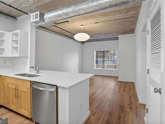 3rd image of 800 Peachtree St NE APT 1020