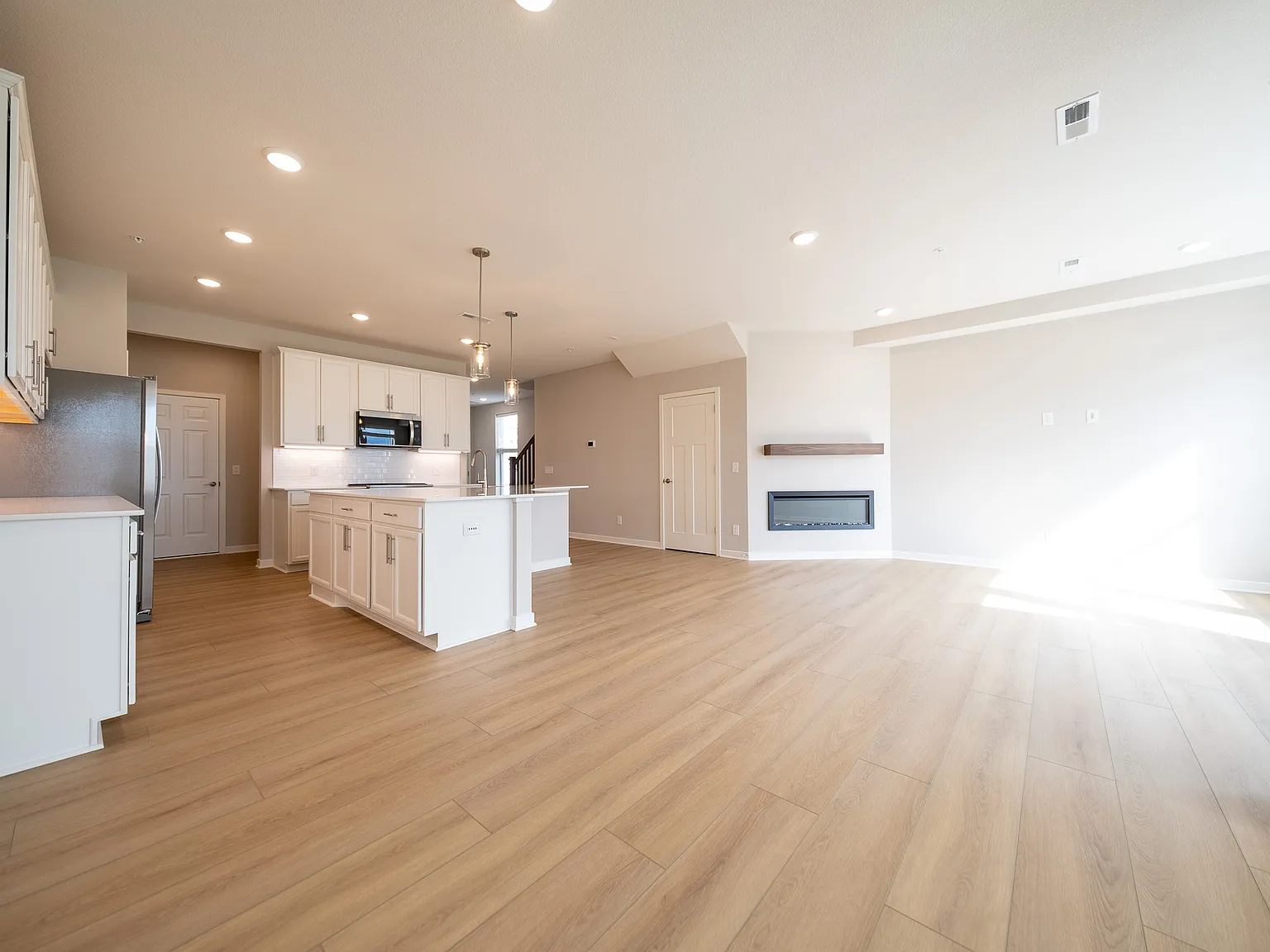 Airlake Drive, Woodbury (4769) LY CW1 - 1 — Photo 2