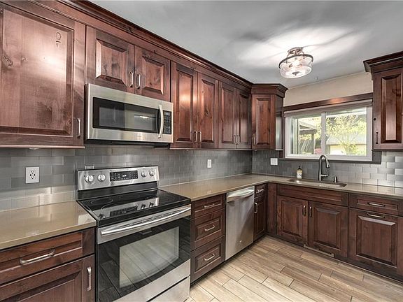 4th image of 9416 Bassett Ln #418