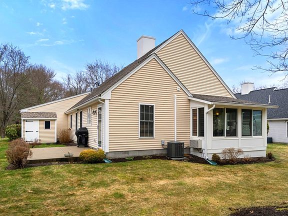 4th image of 30 Twin Brooks Dr