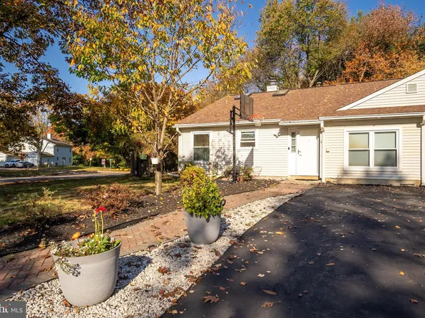 3 Wyndmoor Dr, East Windsor, NJ 08520