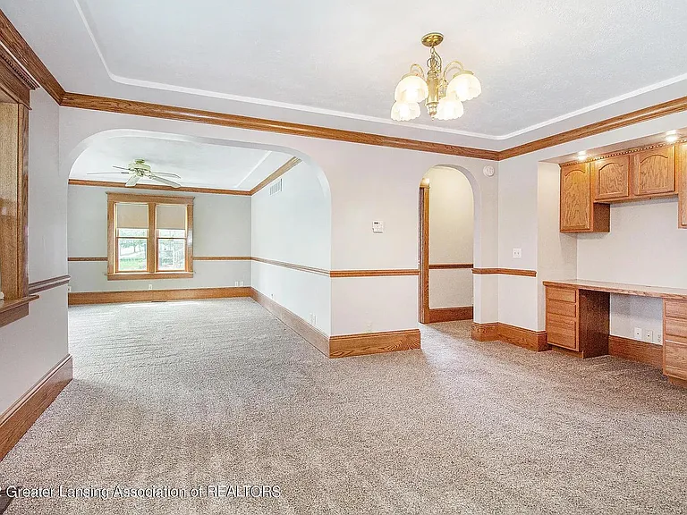 602 S Lansing St — Photo 4