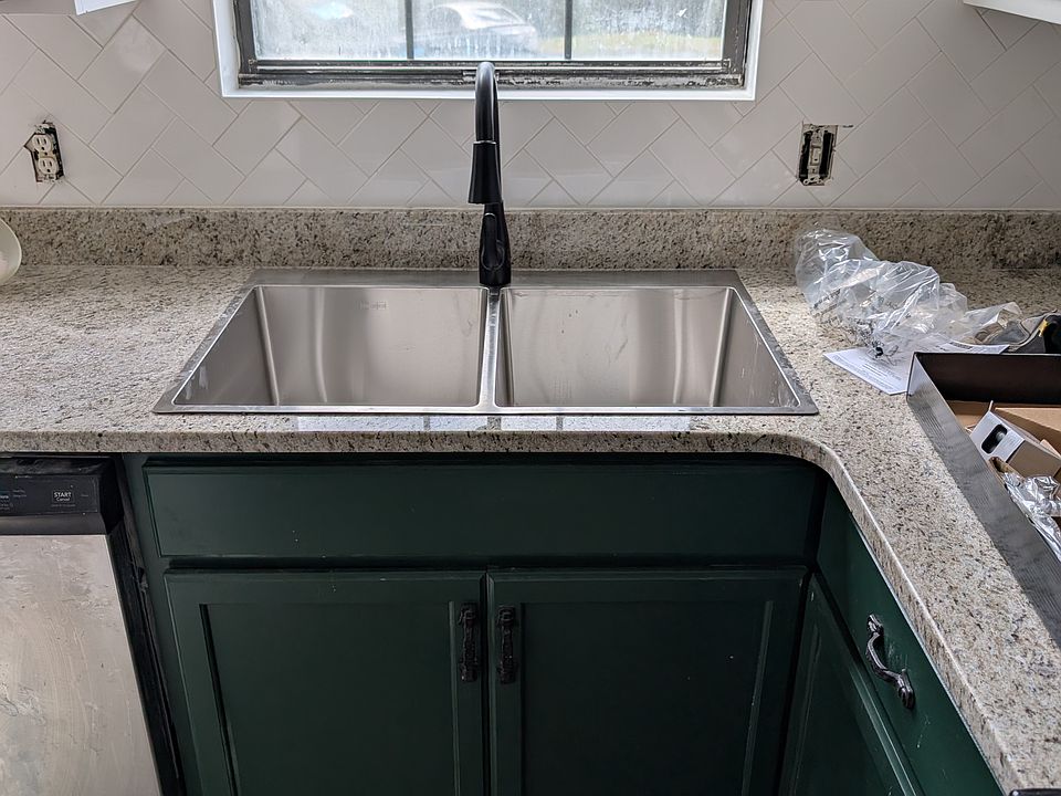 1st image of 1196 McArthur Dr #3