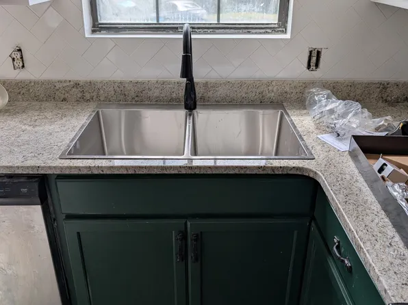 1196 McArthur Dr, Valdosta, GA