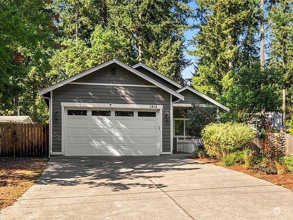 2nd image of 1912 LAKE Drive SW