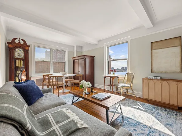 304 W 75th St APT 9H, Manhattan, NY 10023