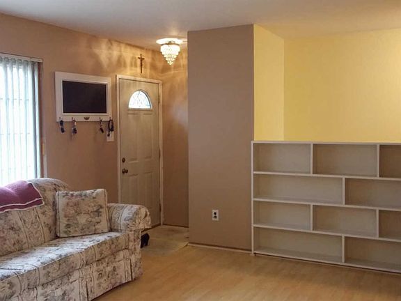 4th image of 2040 Norfolk Ave