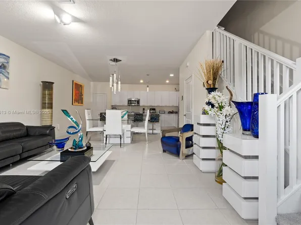 8292 NW 43rd St, Doral, FL 33166