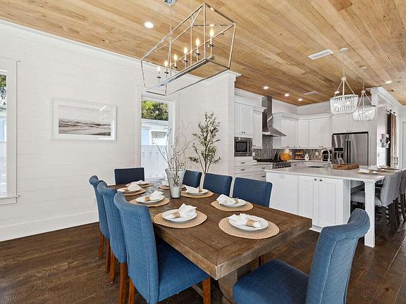 5th image of 223 Williams St