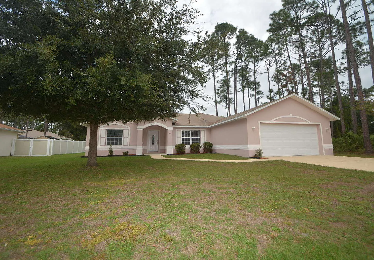 4 bed, 2.0 bath, 2076 sqft, $2,100 — Photo 1