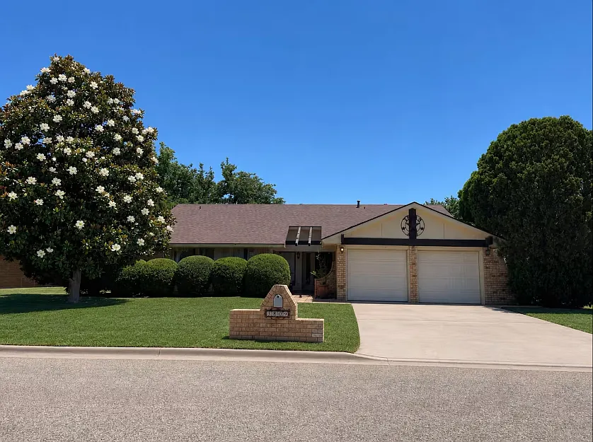 3 bed, 1652 sqft, $5,950 — Photo 3