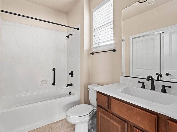 3rd image of 9813 Teakwood Ave