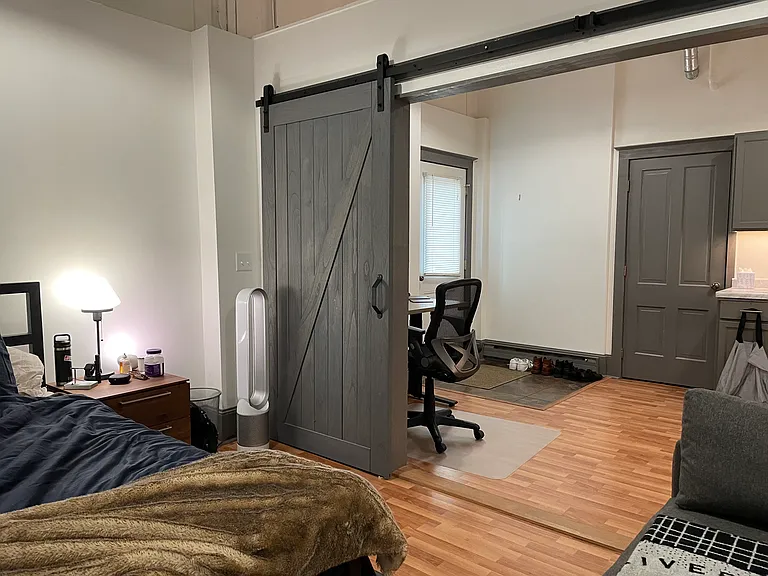 400 Main St E #6 — Photo 1