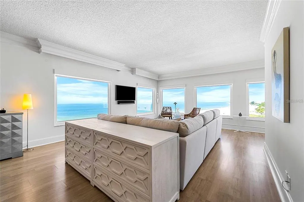 2 bed, 2.0 bath, 1340 sqft, $4,800 — Photo 1