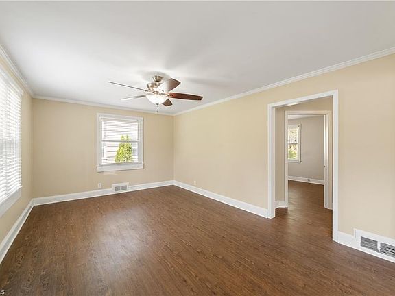 4th image of 2425 Lyndhurst Ave