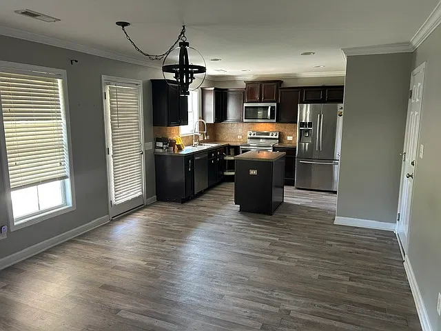 4 bed, 2.5 bath, 2144 sqft, $2,000 — Photo 4