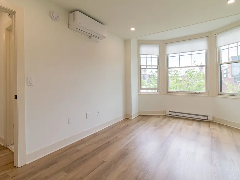 Huntington Apartments — Photo 15